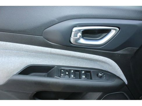 Used 2024 Jeep Compass Latitude image 20