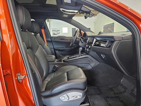Used 2023 Porsche Macan AWD/4WD image 10