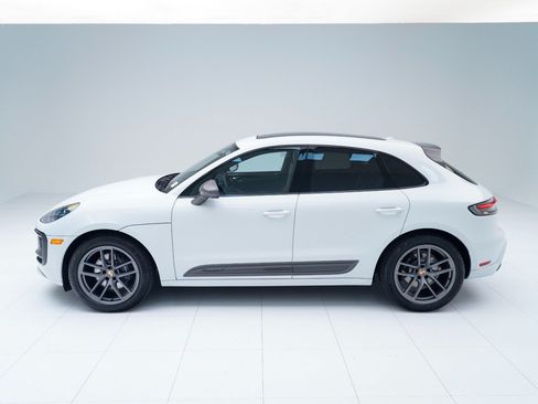 Certified 2026 Porsche Macan AWD/4WD image 2