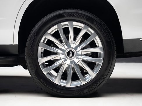 Used 2024 Cadillac Escalade Premium Luxury AWD/4WD image 21