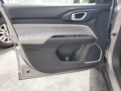 Used 2022 Jeep Compass Latitude image 13