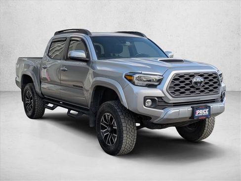 Used 2022 Toyota Tacoma TRD Sport image 3