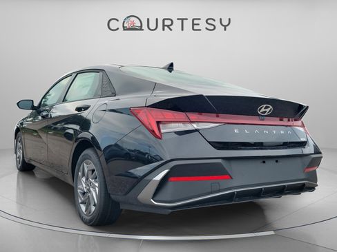 New 2025 Hyundai Elantra Blue image 3