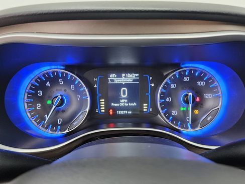 Used 2018 Chrysler Pacifica Touring Plus FWD image 15