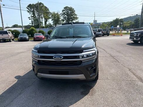 Used 2023 Ford Expedition XLT RWD image 9