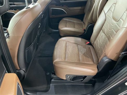 Used 2022 Kia Telluride SX w/ SX Prestige Package image 19