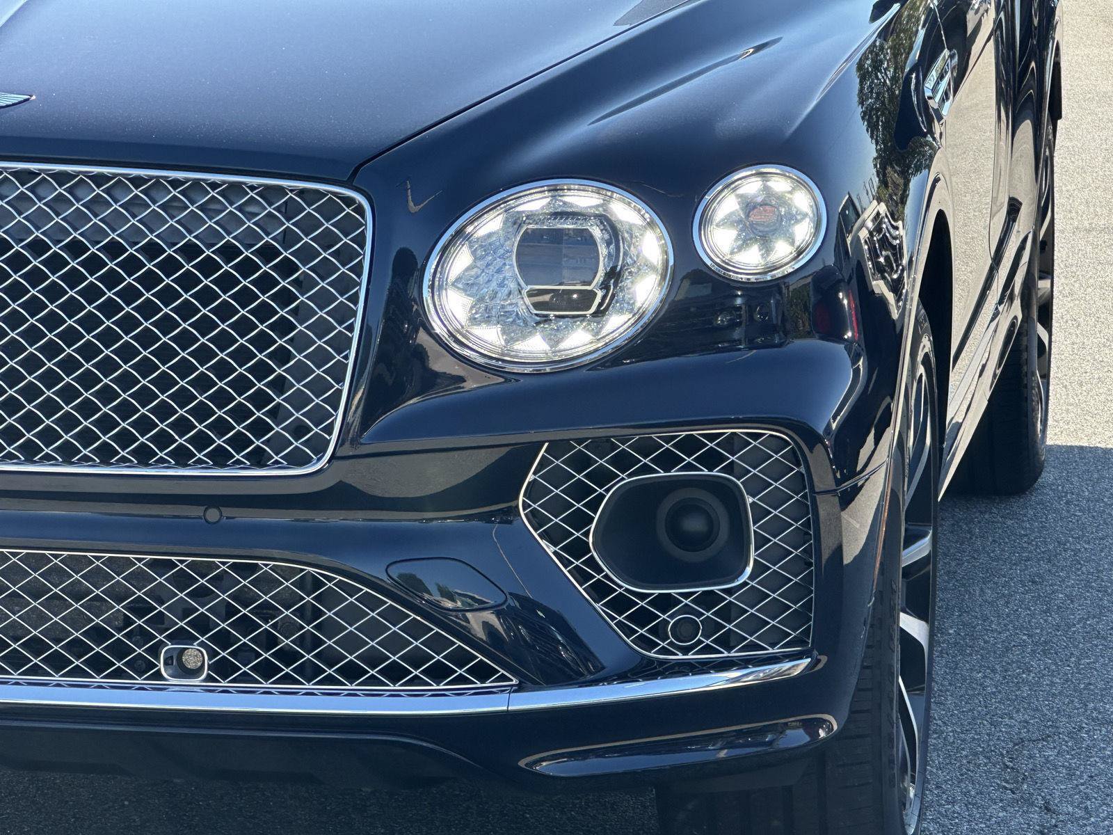 Used 2022 Bentley Bentayga AWD/4WD image 48