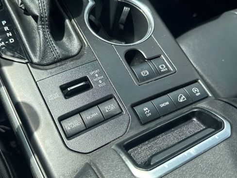 Used 2021 Toyota Highlander XLE AWD/4WD image 30