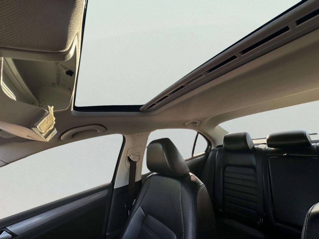 Used 2014 Volkswagen Jetta SEL FWD image 9