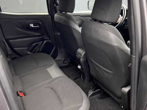 Used 2019 Jeep Renegade Altitude w/ Quick Order Package 2XM FWD image 22
