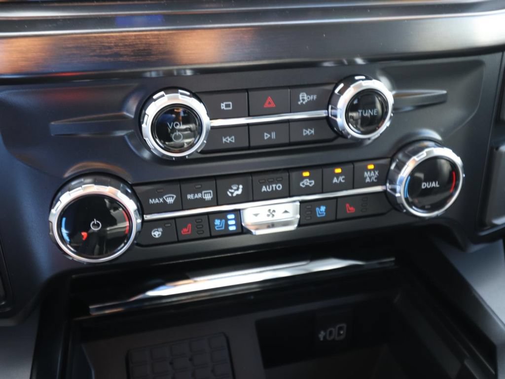 New 2026 Ford F250 Lariat w/ Black Appearance Package AWD/4WD image 22
