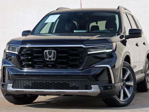 Used 2023 Honda Pilot Touring image 3