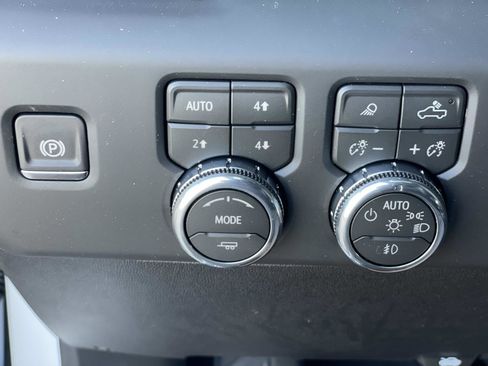 New 2026 GMC Sierra 2500 Denali Ultimate AWD/4WD image 17