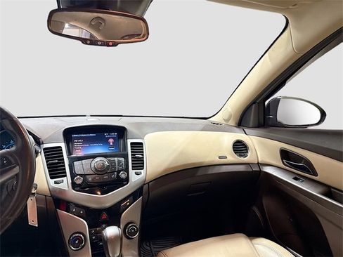 Used 2014 Chevrolet Cruze LT image 23