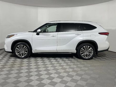 Used 2023 Toyota Highlander Platinum image 4