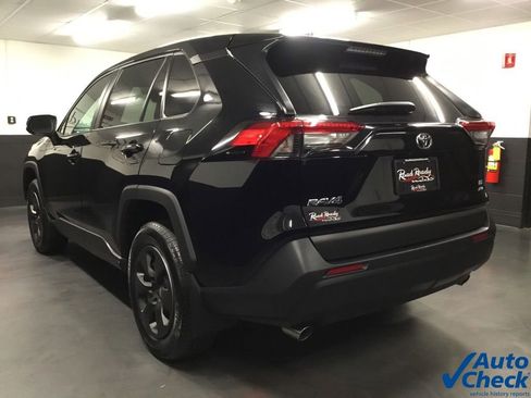 Used 2022 Toyota RAV4 LE image 8
