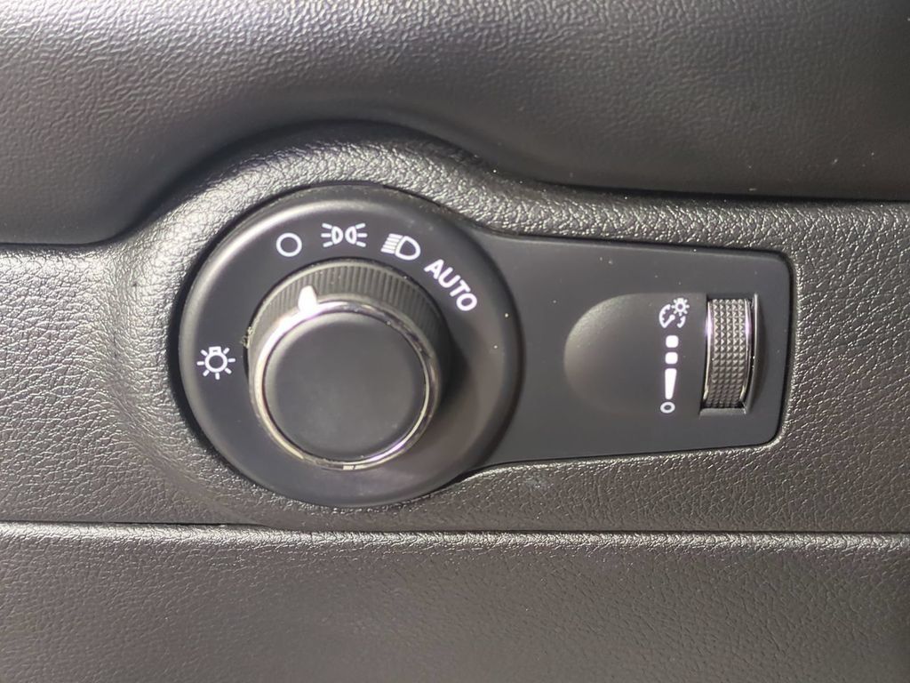 Used 2024 Dodge Durango GT RWD image 33