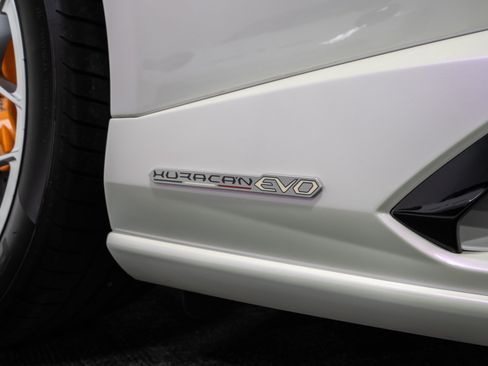 Used 2024 Lamborghini Huracan EVO AWD/4WD image 32
