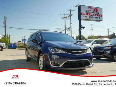 Used 2017 Chrysler Pacifica Touring-L Plus w/ Tire & Wheel Group