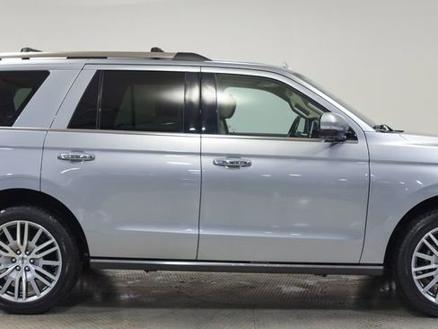 Used 2024 Ford Expedition Limited AWD/4WD image 9