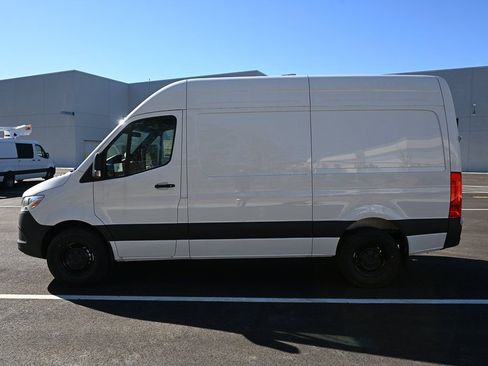 Used 2025 Mercedes-Benz Sprinter 2500 image 3