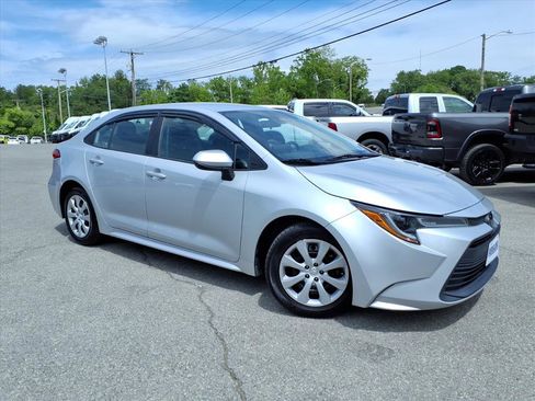 Used 2023 Toyota Corolla LE FWD image 2