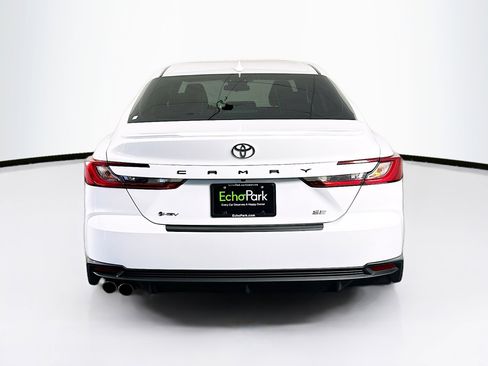 Used 2025 Toyota Camry SE image 7
