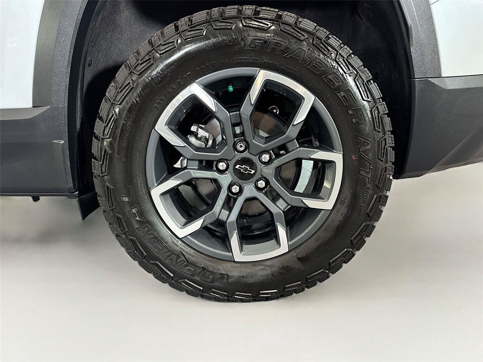 Used 2026 Chevrolet Equinox ACTIV FWD image 31