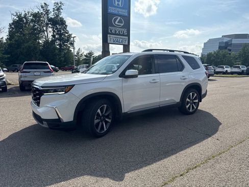 Used 2025 Honda Pilot Elite image 13