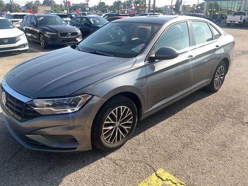 Used 2020 Volkswagen Jetta SE FWD image 1