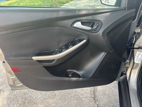 Used 2015 Ford Focus Titanium w/ Titanium Technology Package image 10