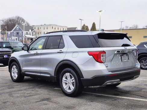 Used 2023 Ford Explorer XLT w/ Equipment Group 202A image 3