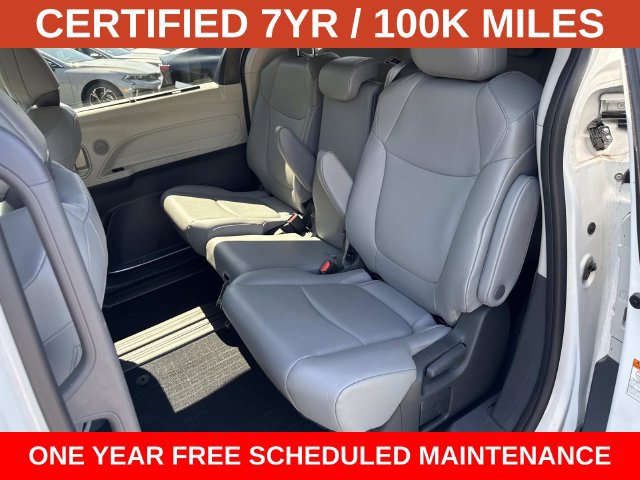 Used 2024 Toyota Sienna XLE w/ XLE Plus Package FWD image 17