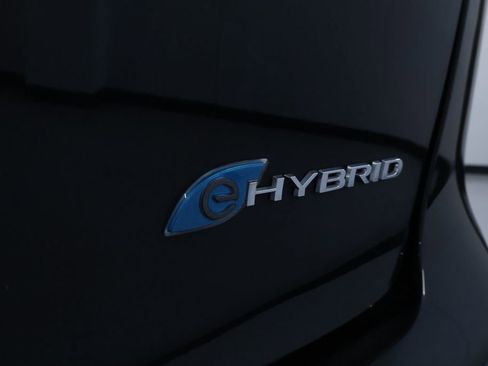 Used 2023 Chrysler Pacifica Touring-L image 11