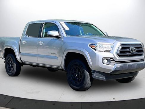 Used 2021 Toyota Tacoma SR5 RWD image 2
