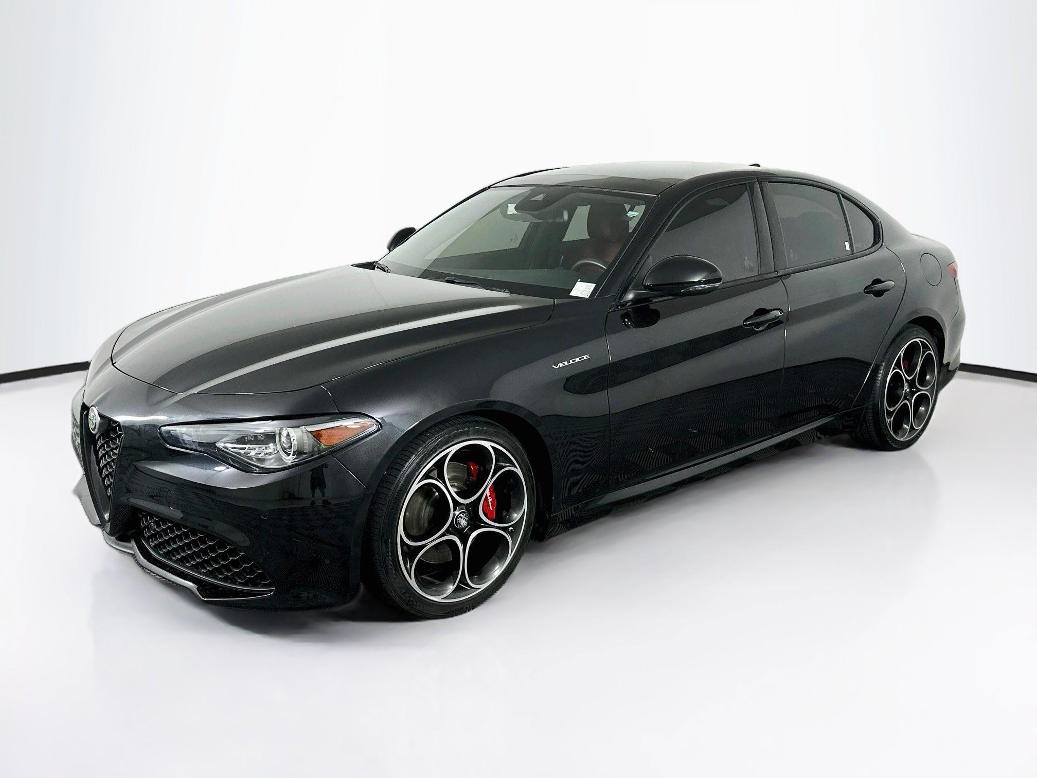 Used 2023 Alfa Romeo Giulia Veloce RWD image 3