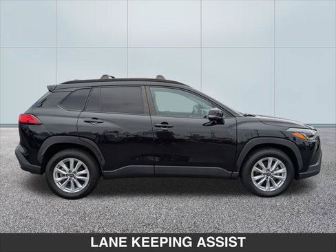 Used 2022 Toyota Corolla Cross LE w/ Moonroof Package AWD/4WD image 6