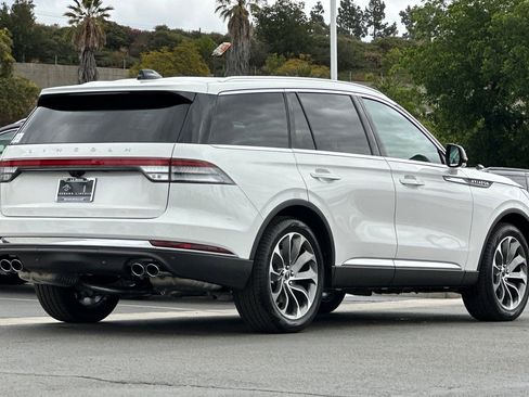 New 2026 Lincoln Aviator 2WD image 3