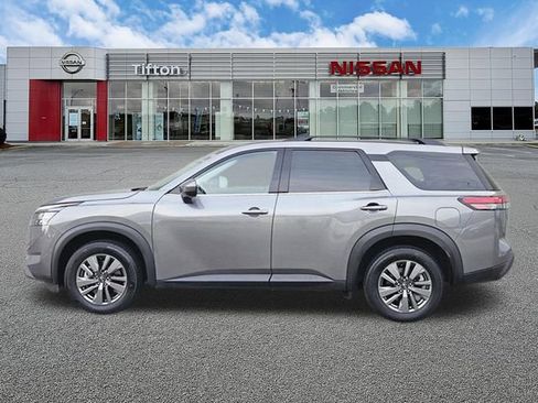 Used 2025 Nissan Pathfinder SV FWD image 7