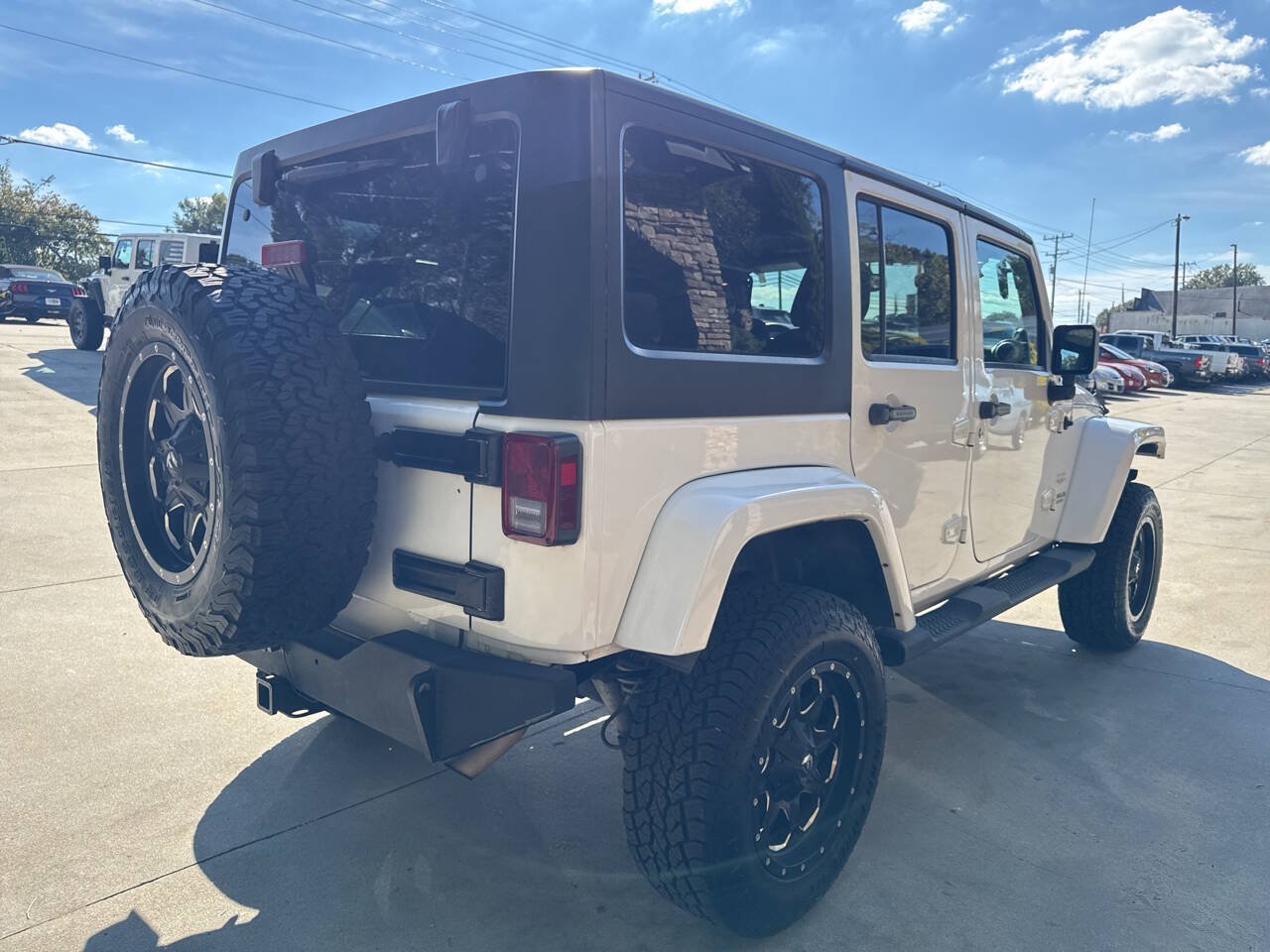 Used 2013 Jeep Wrangler Unlimited Sahara w/ Dual Top Group AWD/4WD image 5