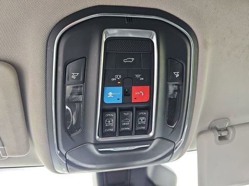 Used 2024 Jeep Grand Cherokee Limited image 31