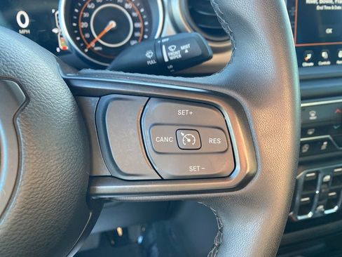 Used 2023 Jeep Gladiator Sport image 16