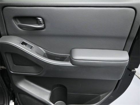 Used 2024 Nissan Frontier S image 27
