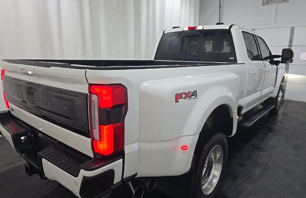 Used 2025 Ford F450 Platinum w/ FX4 Off-Road Package AWD/4WD image 3