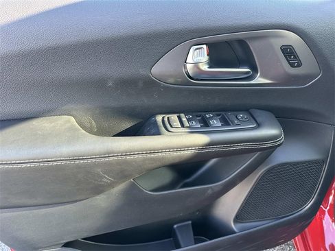 New 2026 Chrysler Pacifica Select image 13