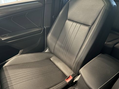 Used 2024 Volkswagen Tiguan SE R-Line image 19