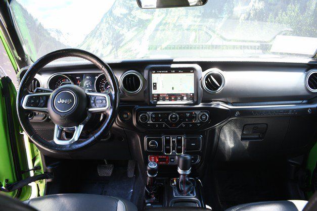 Used 2019 Jeep Wrangler Unlimited Rubicon w/ Dual Top Group AWD/4WD image 18