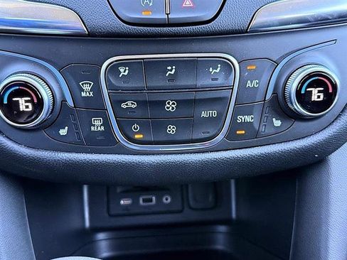 Used 2022 Chevrolet Equinox LT FWD image 44