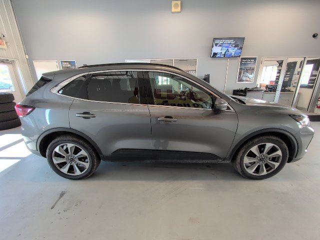 Used 2023 Ford Escape Platinum AWD/4WD image 6