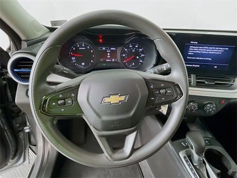 Certified 2025 Chevrolet Trax LS image 15